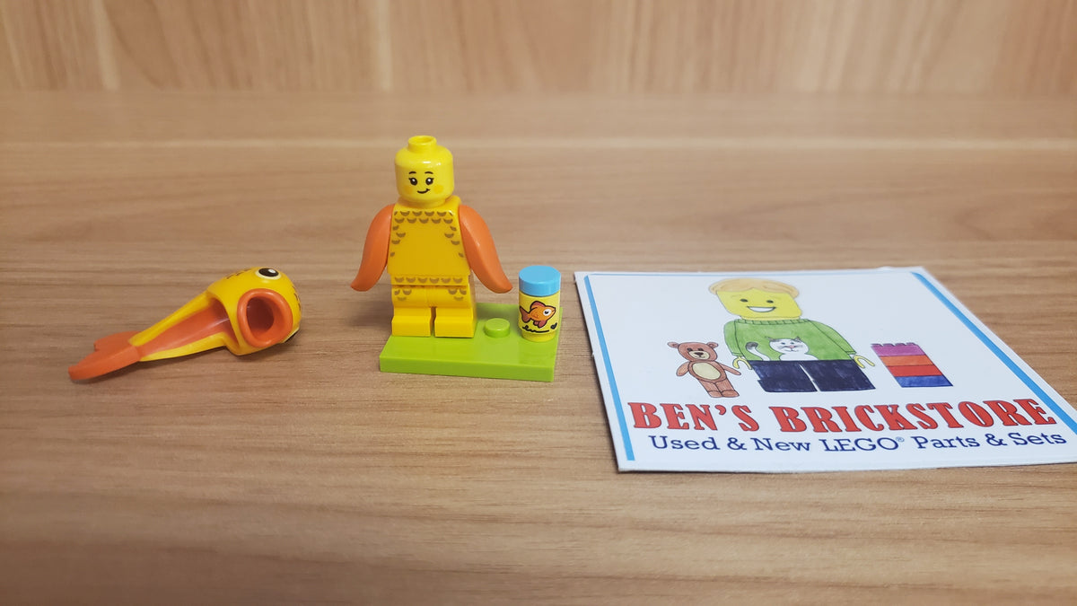 New, Sealed LEGO® Collectible Minifigures Set 71051, col28-3 - Goldfish Costume Fan, Series 28 (Complete Set with Stand and Accessories)