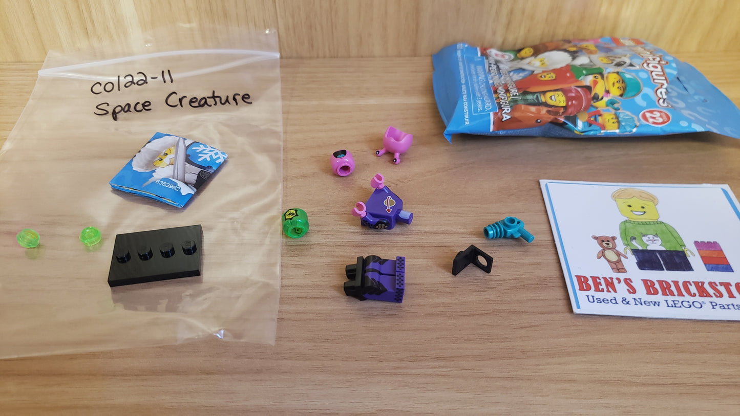 New, Complete LEGO® Set col22-11 - Space Creature, Series 22 Collectible Minifigures (Complete Set with Stand and Accessories)