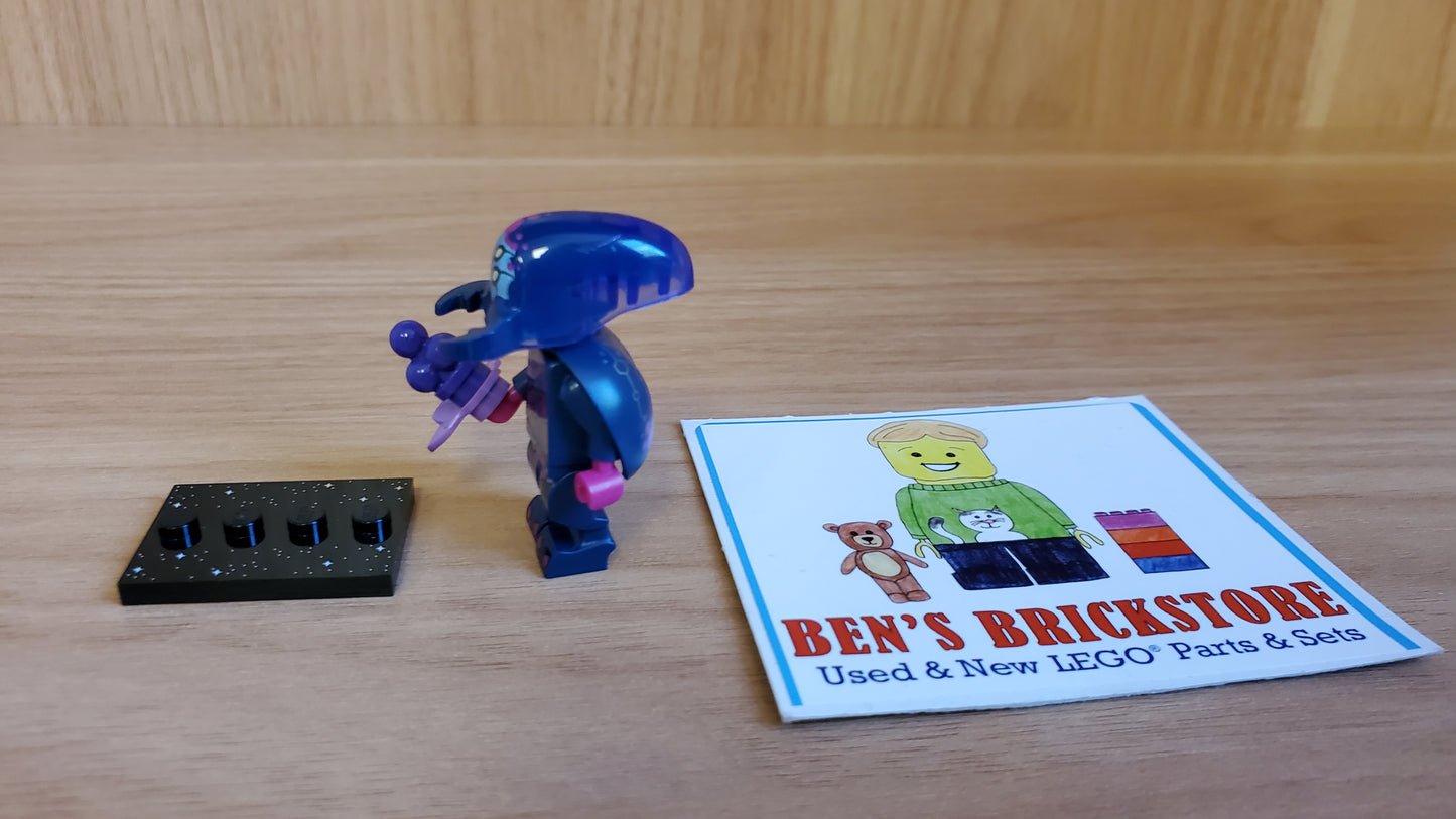 Used LEGO® Collectible Minifigures Set col26-10 - Alien Beetlezoid, Series 26 (Complete Set with Stand and Accessories)