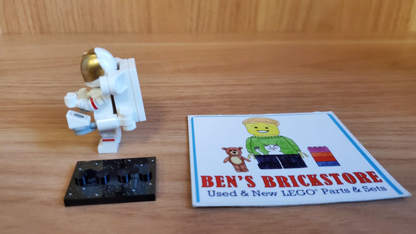 Used LEGO® Collectible Minifigures Set col26 - Spacewalking Astronaut, Series 26 (Complete Set with Stand and Accessories)