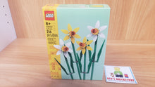 New, Sealed LEGO® Botanicals Set 40747 - Daffodils (216 pcs)