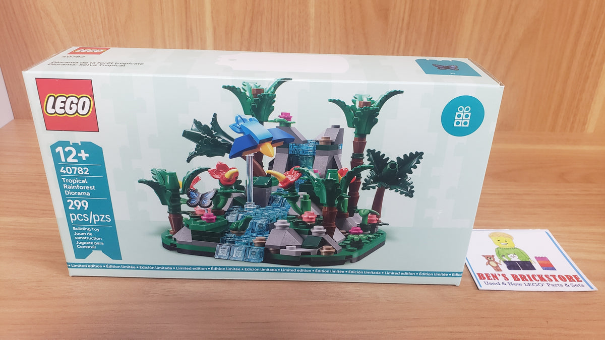 New, Sealed LEGO® Brand Set 40782 - Tropical Rainforest Diorama (299 pcs)